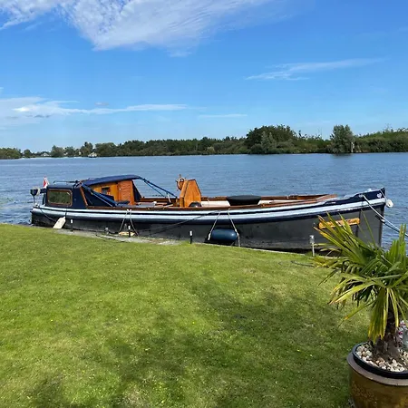 1-2 Pp Ams Airport Great View * Roelofarendsveen